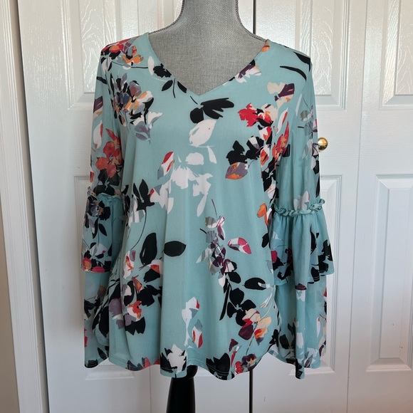 Melanie Lynn Floral Flowy Blouse - Picture 1 of 7